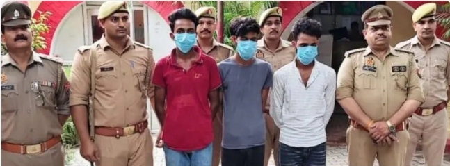  किशोरी से सामूहिक दुष्कर्म के आरोप में पुलिस ने तीन आरोपियों को गिरफ्तार किया, जांच जारी।