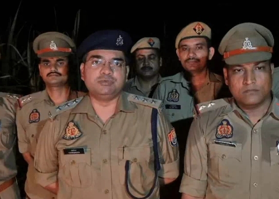 नीमगांव युवती हत्याकांड में वांछित आरोपी को पुलिस ने मुठभेड़ के बाद गिरफ्तार करने का दावा किया।