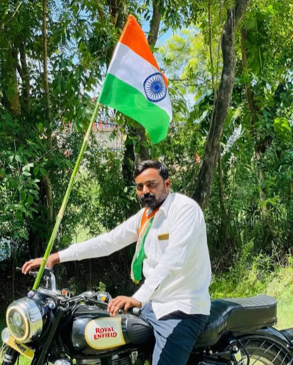 दुलही से ढखेरवा चौराहा और लखहागांव होते हुए निकली तिरंगा यात्रा में सैकड़ों लोगों ने लिया हिस्सा।