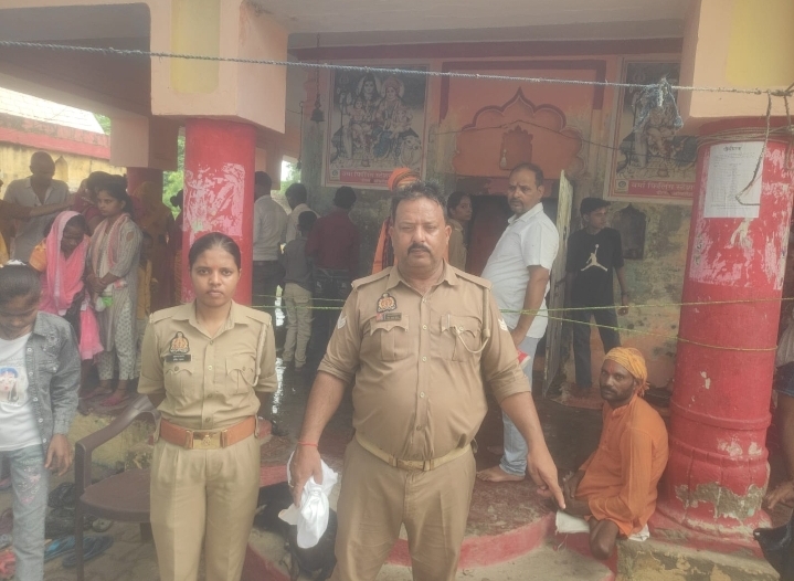 रकेहटी बॉर्डर से छोटी काशी गोला गोकर्णनाथ के लिए रवाना कांवड़ियों का जत्था
