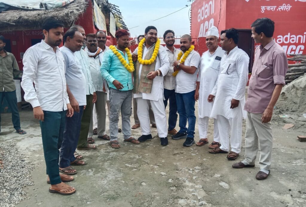 पत्रकारों का बड़ा जुटान! 📢
मथुरा में 24 और 25 सितंबर को ऐप्जा का दो दिवसीय राष्ट्रीय अधिवेशन आयोजित होगा। गोला कुकुरा में हुई बैठक में पत्रकार हित, सुरक्षा और संगठन की मजबूती पर मंथन हुआ। खीरी से बड़ी संख्या में पत्रकारों के मथुरा पहुंचने की तैयारी है।