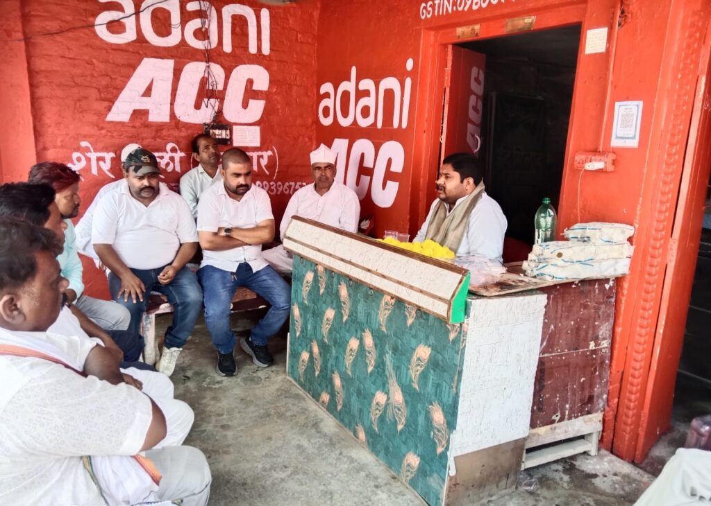 पत्रकारों का बड़ा जुटान! 📢
मथुरा में 24 और 25 सितंबर को ऐप्जा का दो दिवसीय राष्ट्रीय अधिवेशन आयोजित होगा। गोला कुकुरा में हुई बैठक में पत्रकार हित, सुरक्षा और संगठन की मजबूती पर मंथन हुआ। खीरी से बड़ी संख्या में पत्रकारों के मथुरा पहुंचने की तैयारी है।