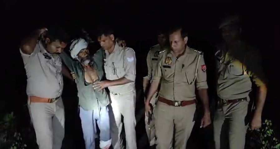 लखीमपुर खीरी में 4 साल की मासूम से दुष्कर्म का आरोपी 55 वर्षीय खलील अहमद पुलिस मुठभेड़ में गिरफ्तार।