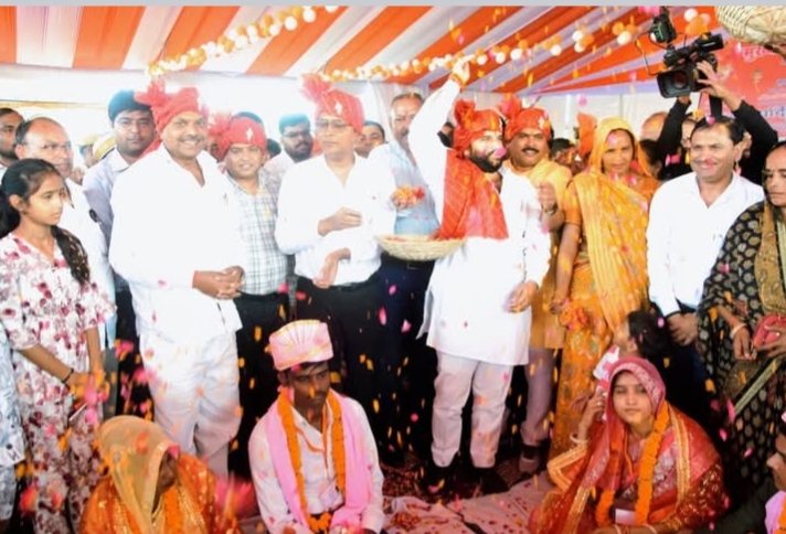 खीरी में 254 जोड़ों का सामूहिक विवाह, जनप्रतिनिधियों ने दिया आशीर्वाद; उपहारों के साथ हुई विदाई