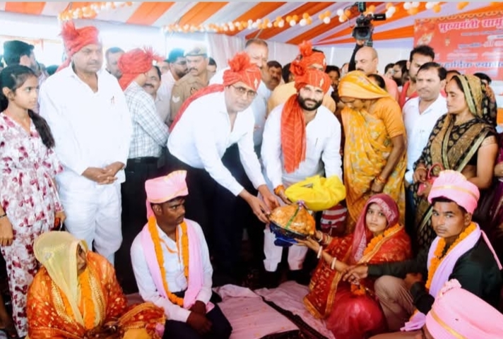 खीरी में 254 जोड़ों का सामूहिक विवाह, जनप्रतिनिधियों ने दिया आशीर्वाद; उपहारों के साथ हुई विदाई